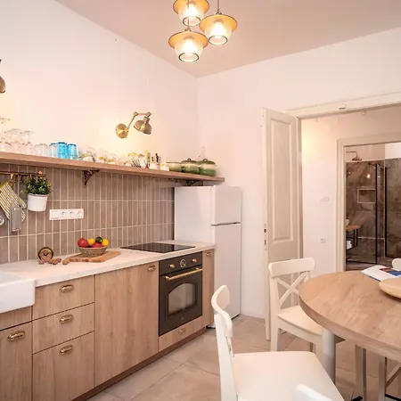 Apartment Skala With Hot Tub & Kala With Terrace Pitve