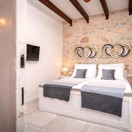 Apartment Skala With Hot Tub & Kala With Terrace Pitve