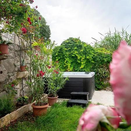Apartment Skala With Hot Tub & Kala With Terrace