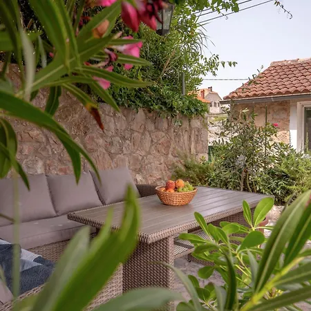 Apartment Skala With Hot Tub & Kala With Terrace Pitve