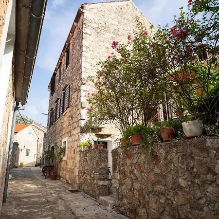 Appartamento Skala With Hot Tub & Kala With Terrace Pitve