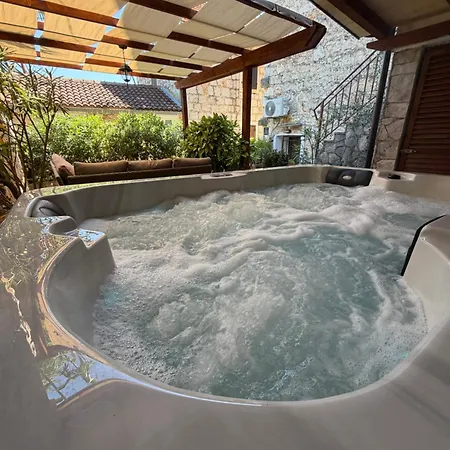 Skala And Kala With Hot Tubs Pitve